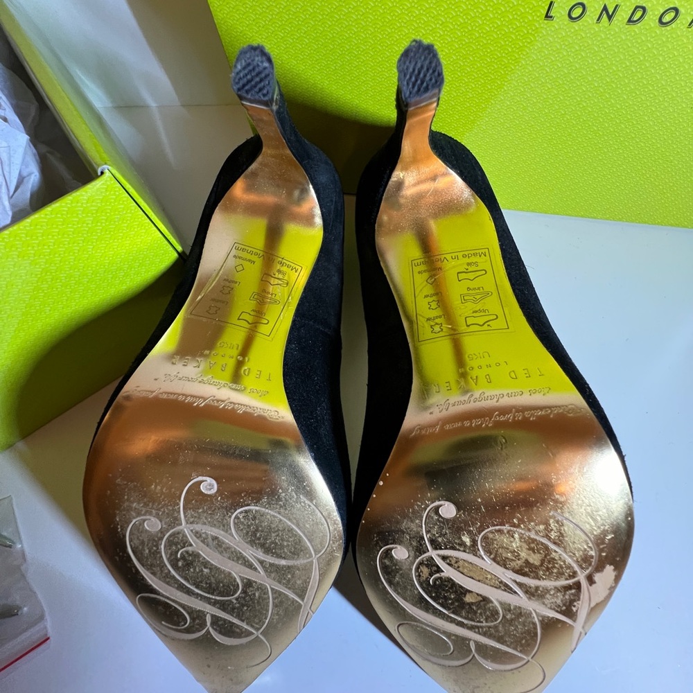 Ted Baker London black suede heels size 7 - Picture 5 of 10